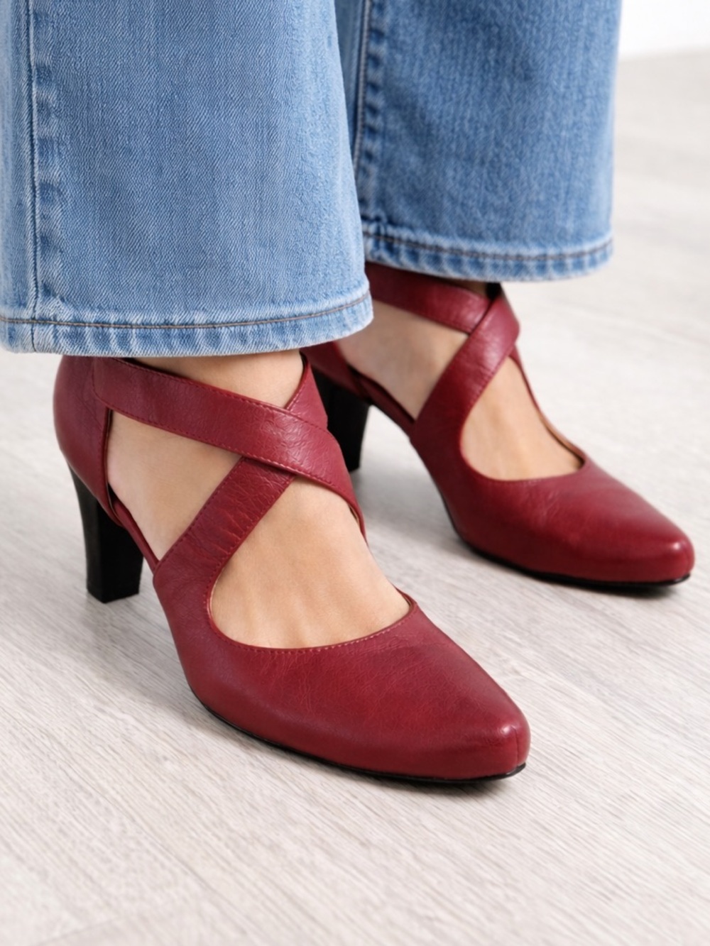 Easy Spirit Rovana Red Leather Cross-Strap Mid-Heel Pump Womens Size 9 Shoes
